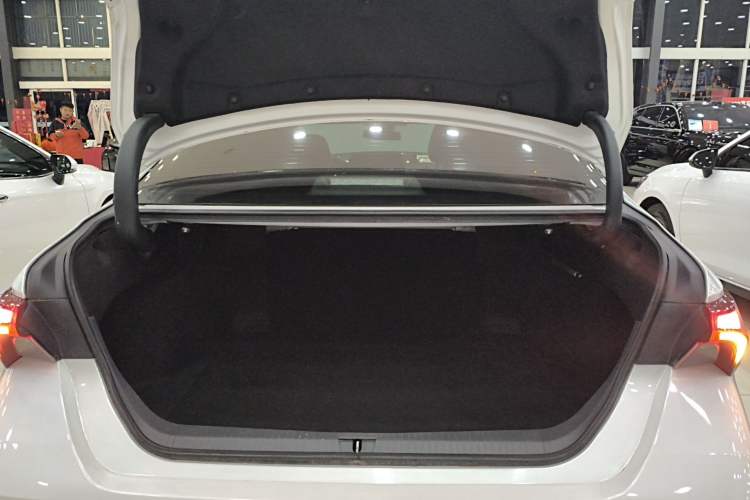 Used Toyota Avalon 2022 2.0L XLE Premium Edition Trunk