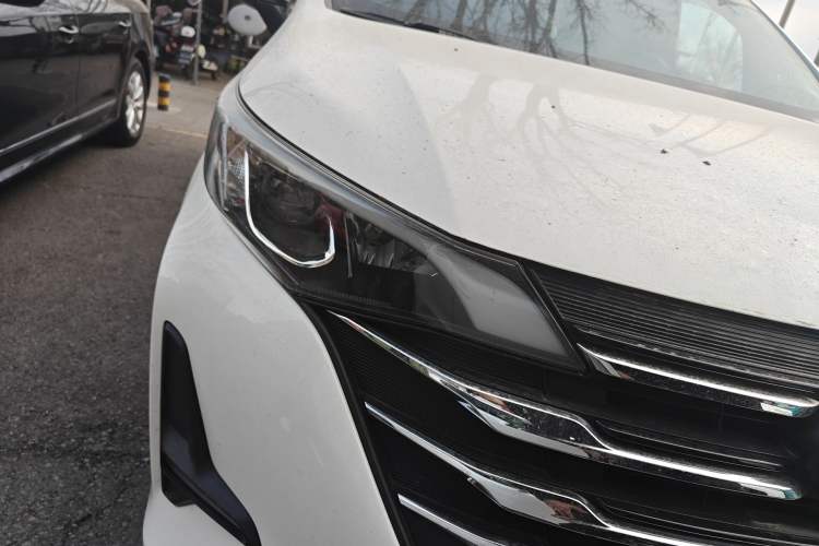 Used GAC Trumpchi M6 2019 270T Automatic Luxury Edition (7-seater) China V Standard Right Front Headlight