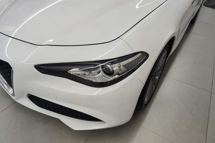 Used Alfa Romeo Giulia 2017 2.0T 200HP Luxury Edition
