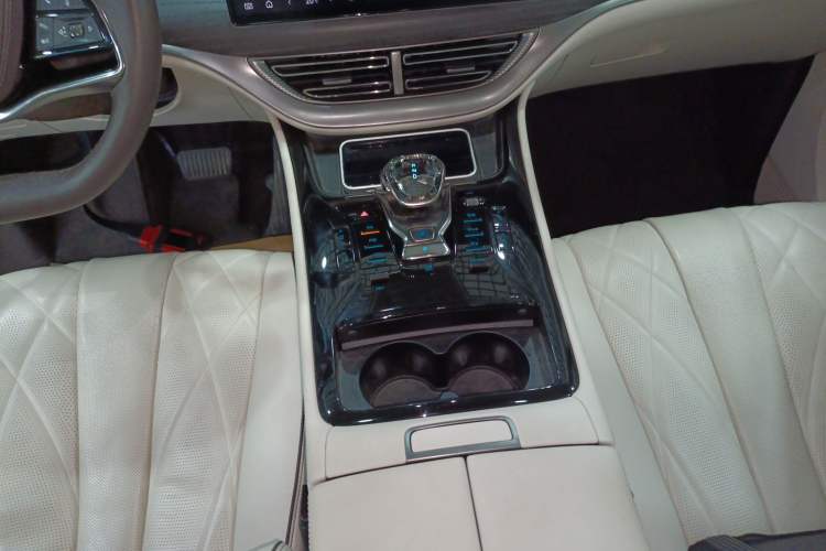 Used Denza D9 2024 DM-i 980 Four-Wheel Drive Flagship Model
