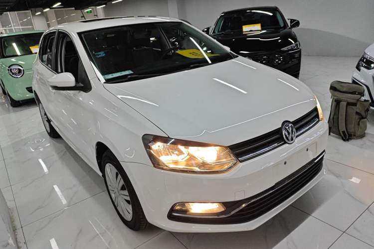 Used Volkswagen Polo 2016 1.6L Automatic Comfort Model Front Right 45 Deg