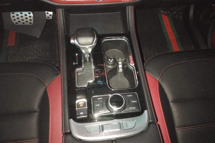 Used BAIC Off-Road BJ40 2019 2.0T Automatic Four-Wheel Drive Urban Hunter Edition Flagship Model China V Emission Standard