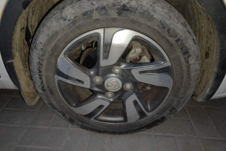 Used Baojun 310W 2017 1.5L Manual Luxury Edition China V Right Front Wheel Hub