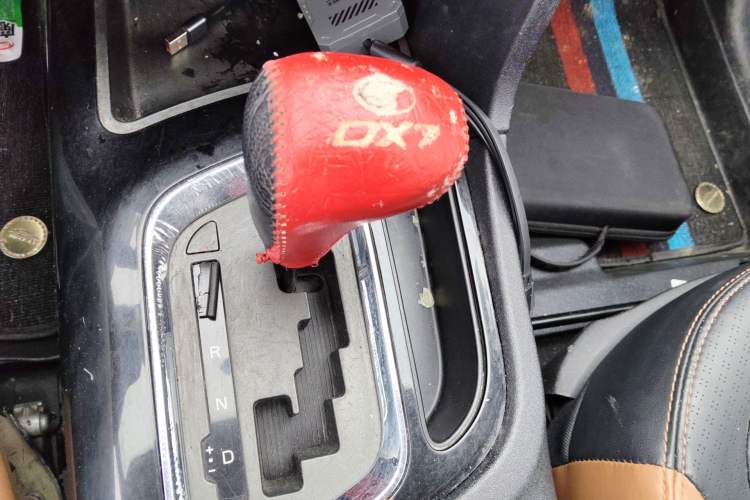 Used Soueast DX7 2015 1.5T Automatic Prestige Model Gear Lever