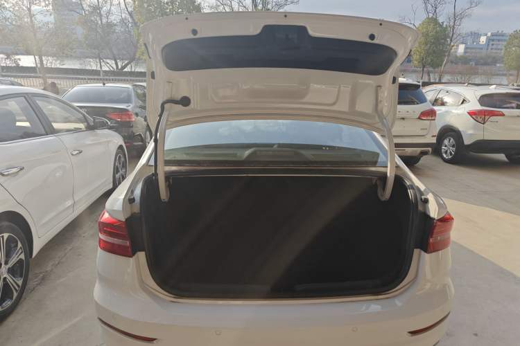 Used Volkswagen Lavida 2019 280TSI DSG Comfort Edition China VI standard Trunk