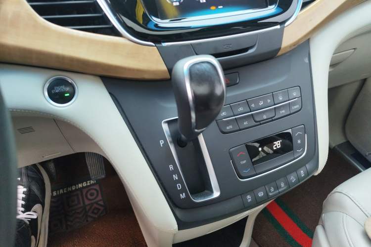 Used Buick GL8 2017 ES 28T Comfort Model China V Standard
