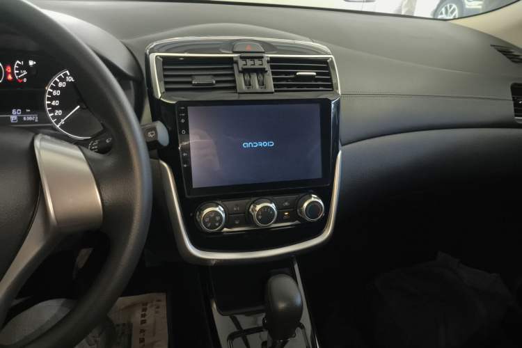 Used Nissan Tiida 2016 1.6L CVT Cool Dynamic Edition Audio And AC Panel