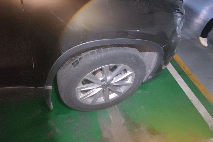 Used Volkswagen Tiguan 2016 280TSI Automatic Two-Wheel-Drive Silk Road Style Edition Right Front Wheel Hub