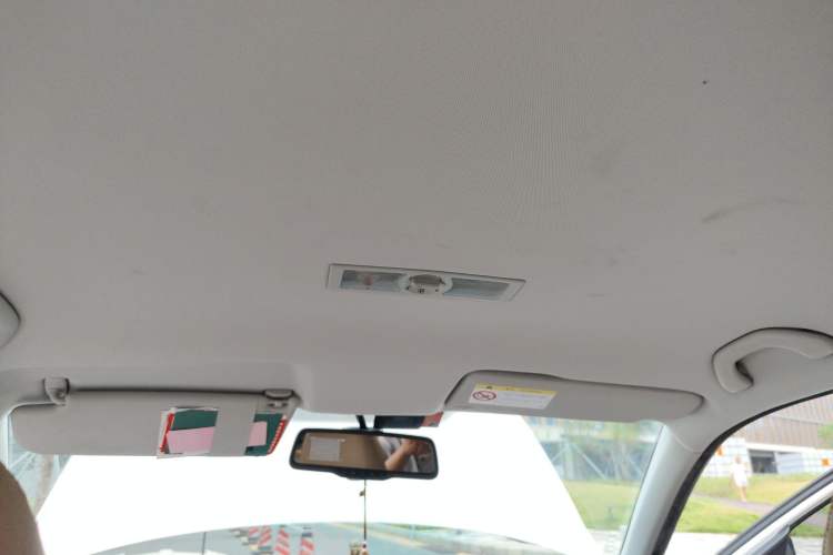 Used Volkswagen Gran Lavida 2013 1.6L Automatic Fashion Model
