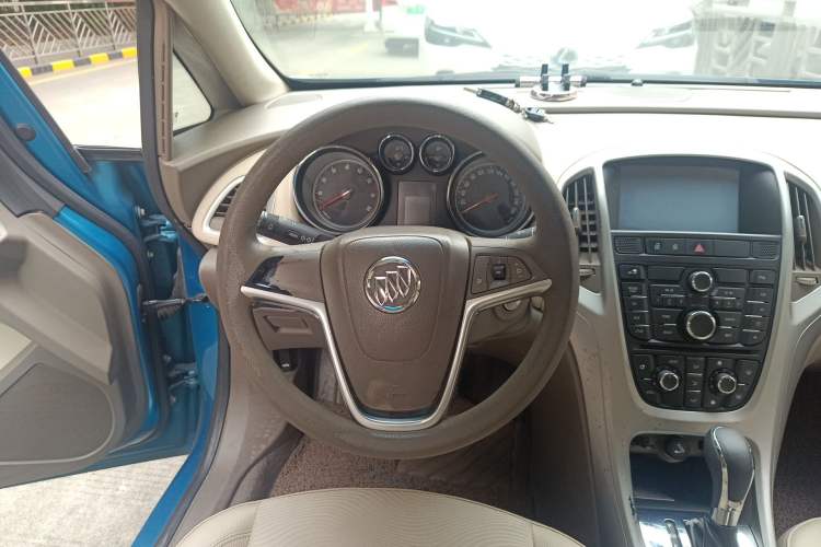 Used Buick GT 2012 GT 1.6L Automatic Fashion Edition Steering Wheel