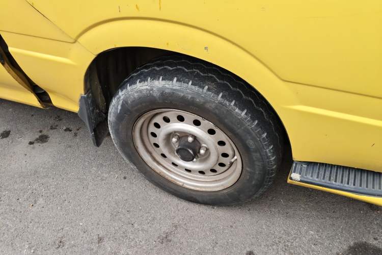 Used Golden Dragon Hiace 2010 2.8T Standard-Height Advanced Version GW2.8TC-2 Right Front Wheel Hub