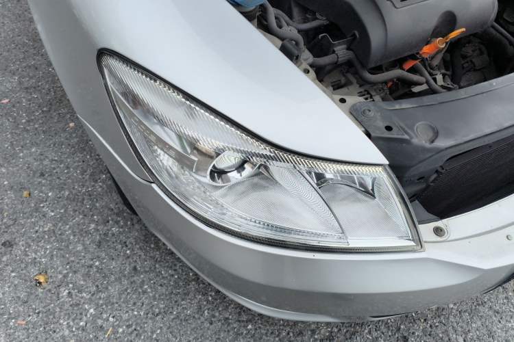 Used Skoda Octavia 2013 2.0L Automatic Yijie Edition Right Front Headlight