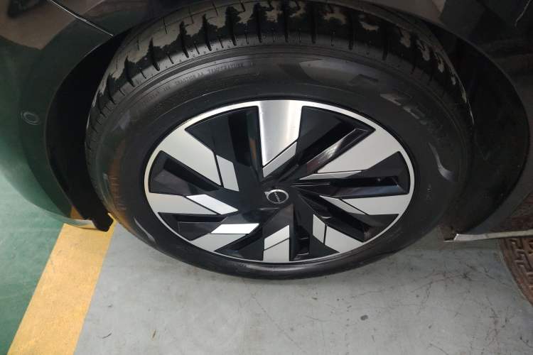 Used Volvo EM90 2025 Ultra Six-Seater