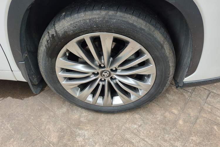 Used Toyota Highlander 2022 Dual-Engine 2.5L Four-Wheel Drive Supreme Edition 7-Seater Right Front Wheel Hub