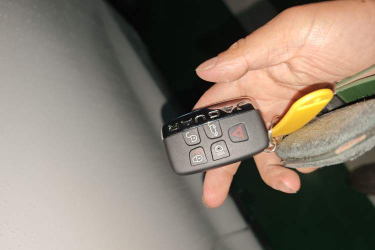 Used Jaguar F-PACE 2016 2.0T Two-Wheel-Drive R-Sport Sport Edition
