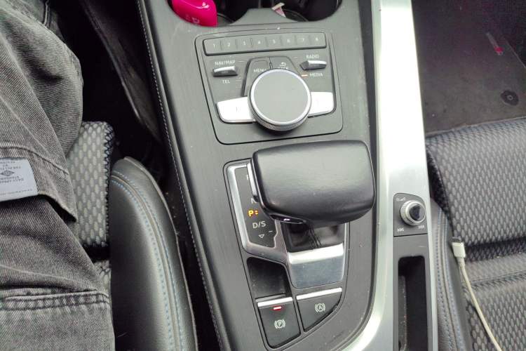 Used Audi A4L 2019 45 TFSI quattro Sport model China VI standard