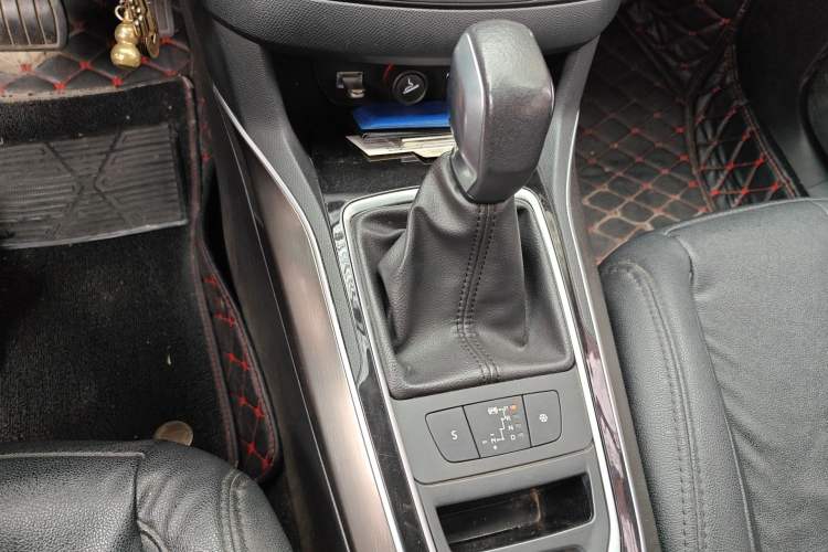 Used Peugeot 408 2016 1.6T Automatic Luxury Edition Gear Lever