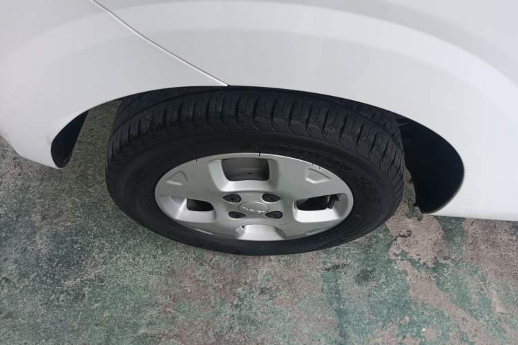 Used Roewe Clever 2021 302 km New Four-Seater Super-Efficient Version Right Rear Wheel Hub