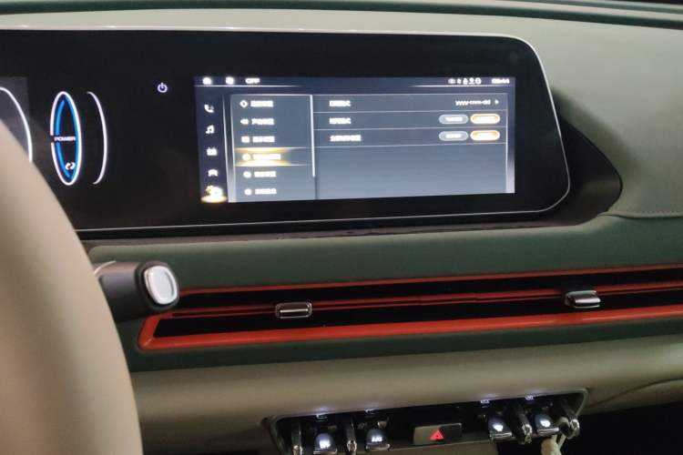 Used ORA Good Cat 2023 401 km Standard Range Luxury Version Lithium Iron Phosphate Audio And AC Panel