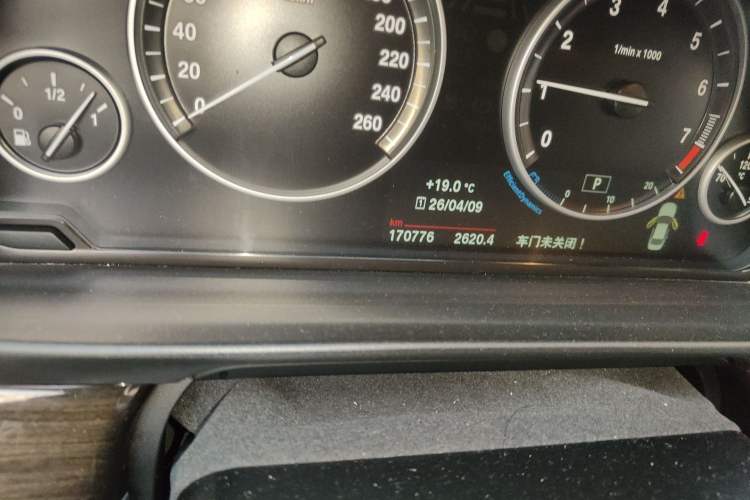 Used BMW 5 Series 2014 525Li Luxury Design Package Odometer Close Up