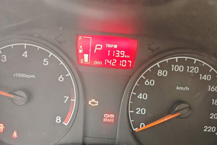 Used Hyundai Verna (older generation) 2010 Sedan 1.4L Automatic Comfort Model GS Odometer Close Up