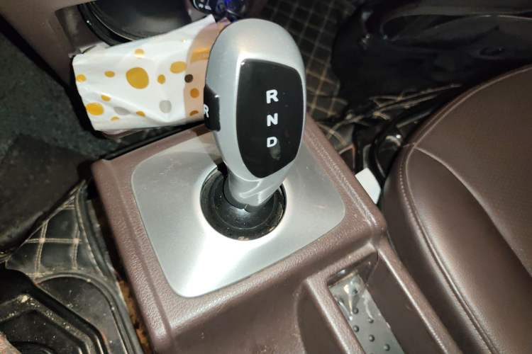 Used BAIC Ruixiang Boteng V2 EV 2022 Enclosed Van Standard Type Henan Lithium Battery Gear Lever