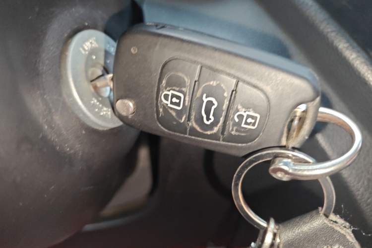 Used Kia K2 2011 Sedan 1.4L MT TOP
