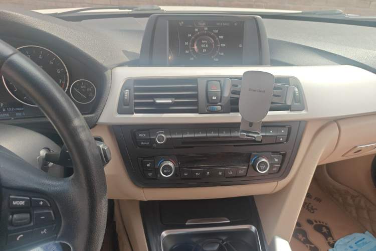 Used BMW 3 Series 2015 320i Luxury Line Stylish Edition
