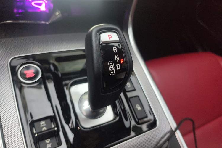 Used Jaguar XEL 2020 2.0T 200 PS R-DYNAMIC S Advanced Sport Edition Gear Lever