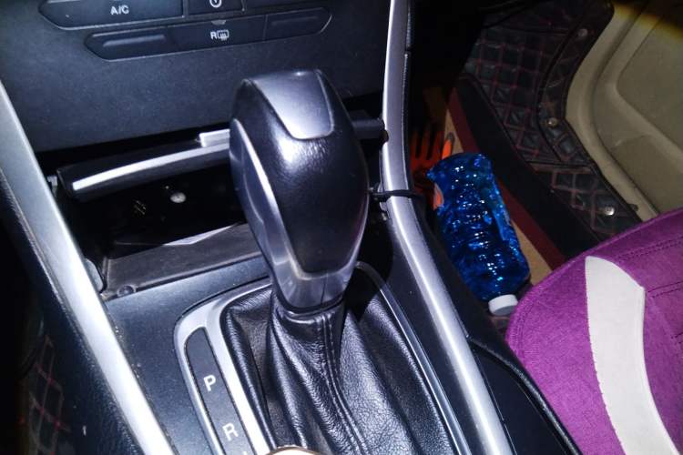 Used Ford Edge 2016 EcoBoost 245 Two-Wheel-Drive Titanium 5-Seater Gear Lever