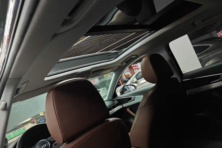 Used Audi A4L 2019 40 TFSI Fashion Edition China VI Emission Standard Headliner