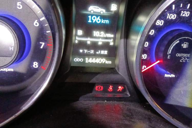 Used Hyundai Santa Fe 2013 2.4L Manual Two-Wheel Drive Comfort Version Odometer Close Up