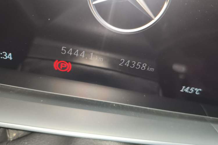 Used Mercedes-Benz GLE 2024 GLE 450 4MATIC Luxury Model Odometer Close Up
