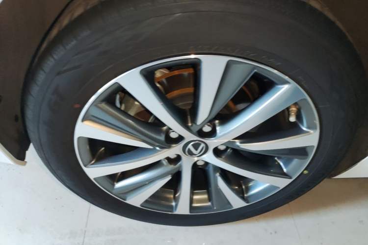 Used Lexus ES 2020 200 Excellence Edition Right Rear Wheel Hub