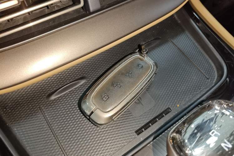 Used Denza D9 2022 DM-i 970 Four-Wheel Drive Prestige Model