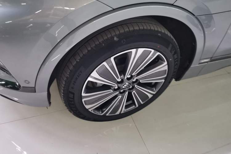 Used Buick E5 2023 Zhenxiang Standard Range Edition Left Front Wheel Hub