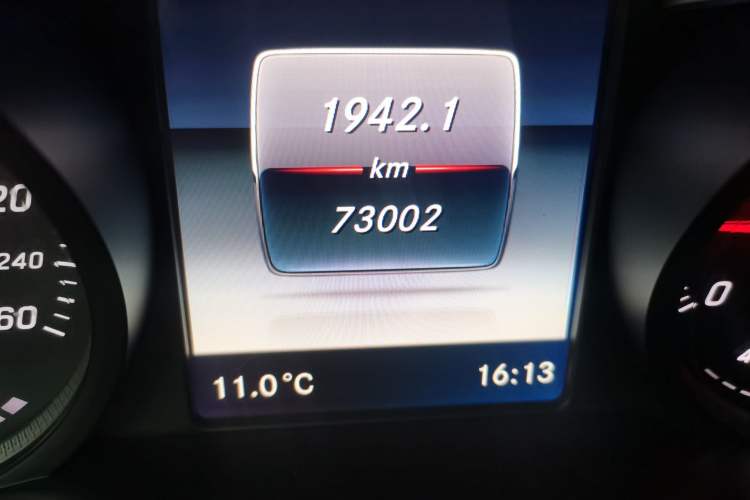 Used Mercedes-Benz V-Class 2018 V 260 L Prestige Extended Version China VI Odometer Close Up