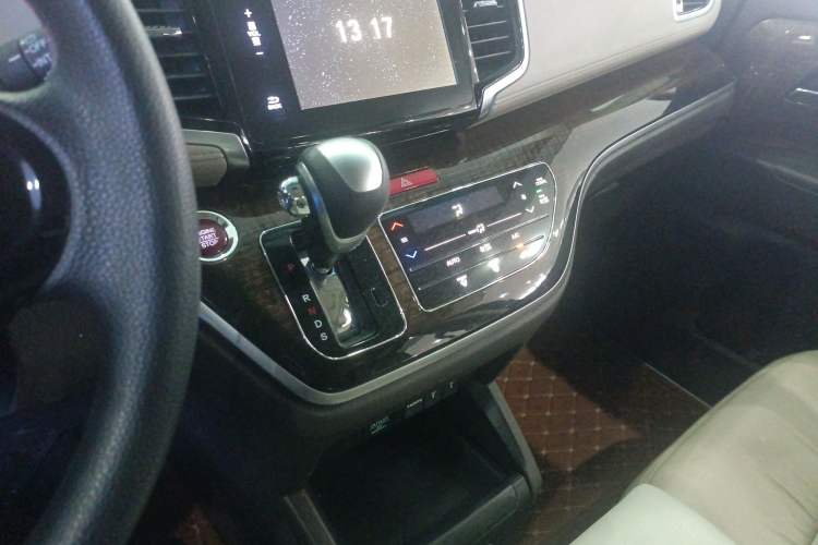 Used Honda Odyssey 2015 Revised 2.4L Luxury Edition
