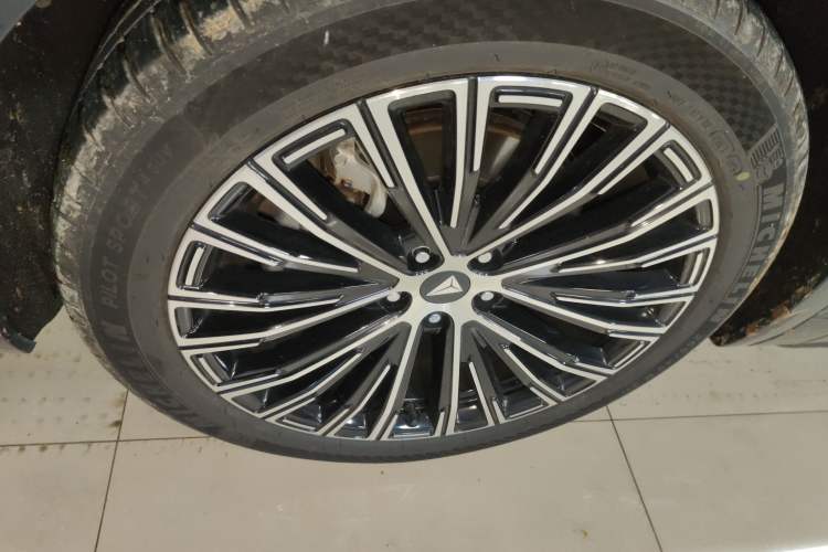 Used Deepal S09 2025 Four-Wheel Drive Ultra+ Custom Edition Left Front Wheel Hub