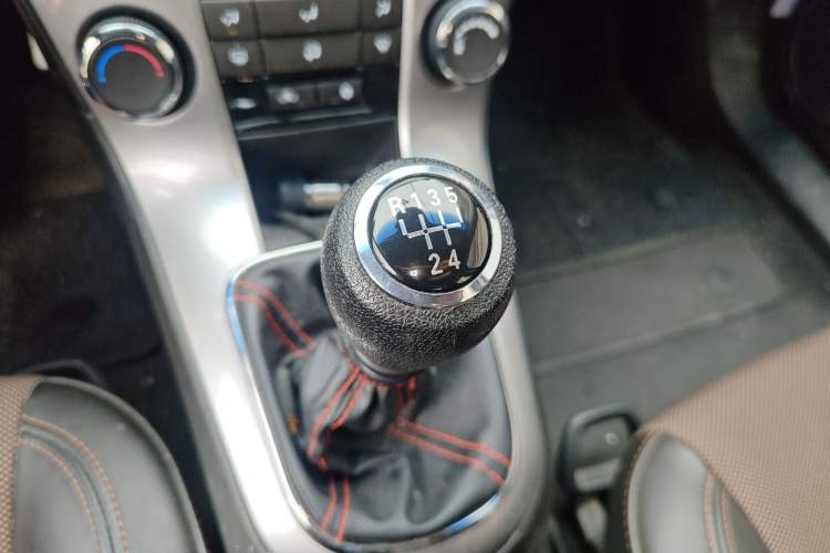 Used Chevrolet Cruze 2013 Hatchback 1.6L Manual Luxury Model
