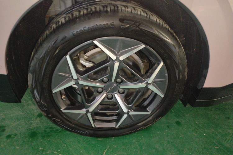 Used Lynk & Co Z20 2025 530 km Range Rear-Wheel Drive Max Right Rear Wheel Hub