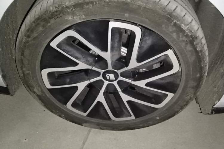 Used Baojun Enjoy 2025 All-Electric 600km Standard Version Right Front Wheel Hub