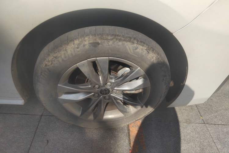 Used Toyota SIENNA 2023 2.5L Hybrid Comfort Edition Right Front Wheel Hub