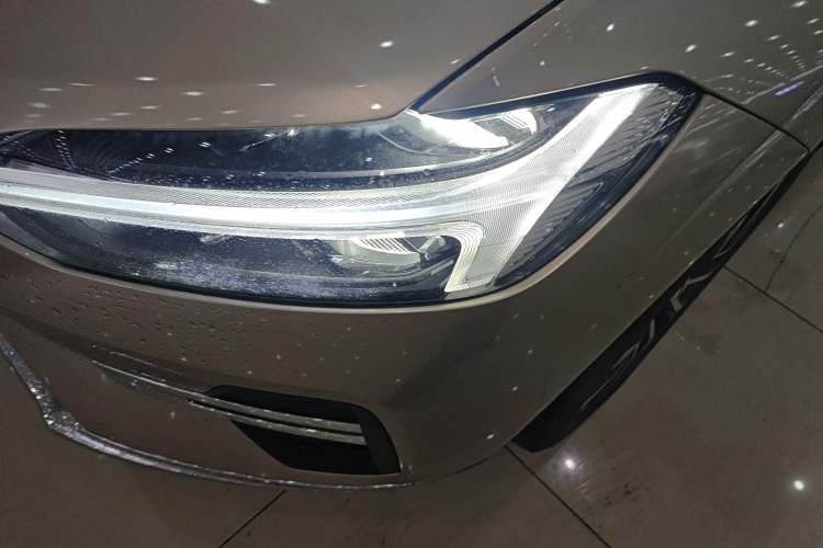 Used Volvo XC60 2023 B5 4x4 Smart Luxury Edition