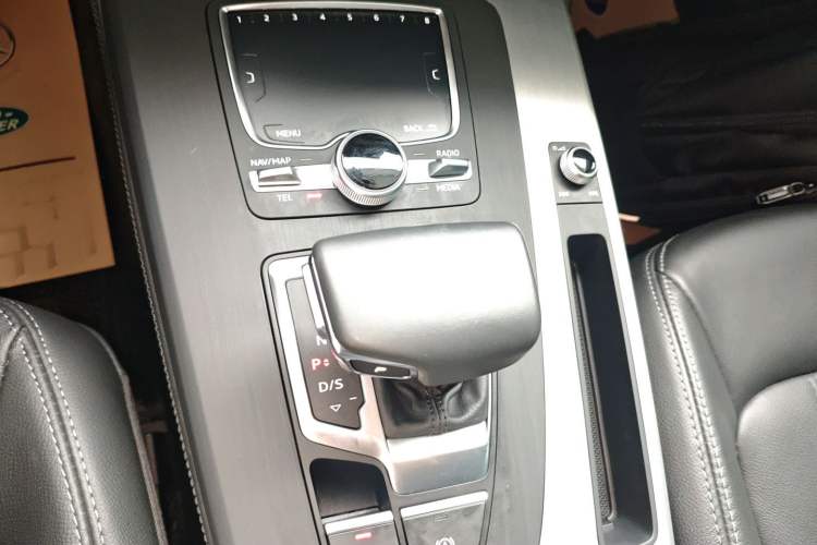 Used Audi Q5L 2020 Updated 40 TFSI Prestige Fashion Edition Gear Lever