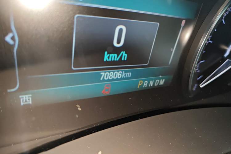 Used Buick GL8 2017 ES 28T Comfort Model China V Standard Odometer Close Up