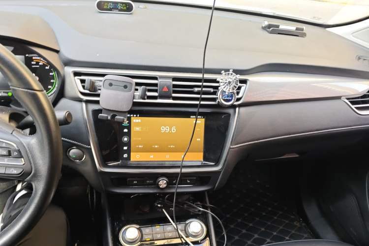 Used Roewe Ei5 2019 Smart Connect Flagship Edition Audio And AC Panel