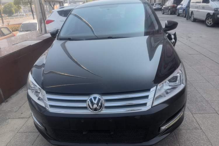 Used Volkswagen Santana 2015 1.6L Manual Fashion Edition
