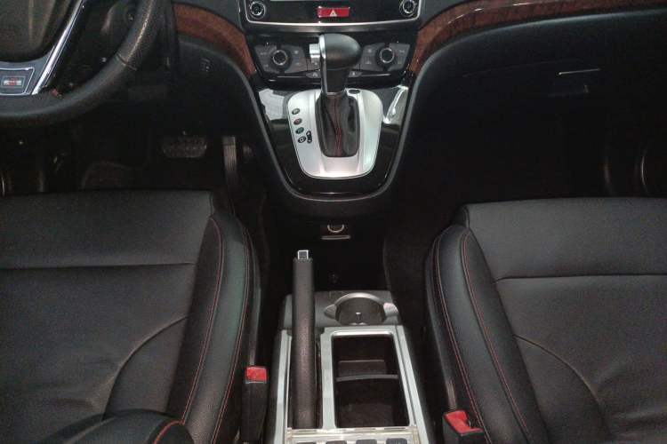 Used Haval H6 2014 Sport Edition 2.4L Automatic Elite Model Gear Lever