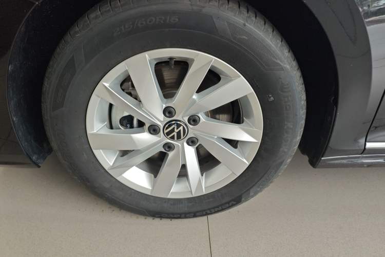 Used Volkswagen Passat New Energy 2025 430 PHEV Hybrid Business Edition Left Front Wheel Hub